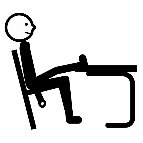 colocar los pies en la mesa